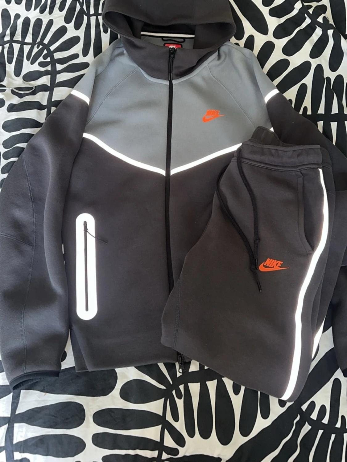Nike set med hoodie och byxor