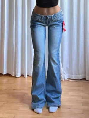 Lågmidjade bootcut jeans - Vintage från Ventana , midja 36 och innerben 87🩷