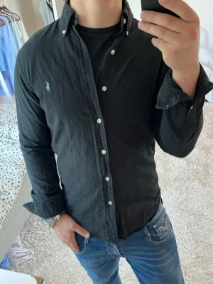 Ralph Lauren skjorta slim fit - Ralph Lauren | Mycket bra skick | Size - S | Pris 449 | Hör av dig vid minsta fråga eller fundering📩