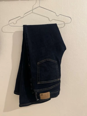 Bootcut jeans  - Mörkblåa bootcut från lager 157 - petite längden, passar er som runt 160cm 