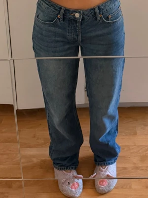 Blå raka jeans från lager 157 - Storlek S från lager i modellen ICON, denna färg säljs inte längre. Knappt använda🩷 Är vanligtvis en XS & är 166cm för referens!