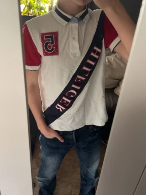 Tommy Hilfiger Piké - Tommy Hilfiger - Storlek:M - Bra skick -   Nypris: 849kr - Mitt pris: 349kr - Hör av dig vid funderingar💫