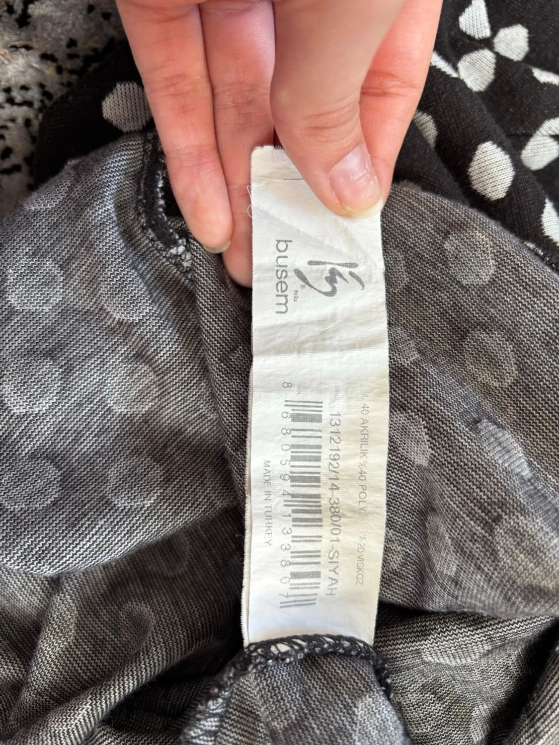 Svart tröja med vita prickar (polka dots)  - 3