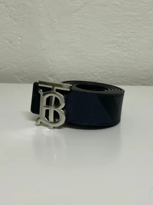 Burberry Bälte  - Helt ny aldrig använd. Storlek 110. Snabb frakt endast bälte 