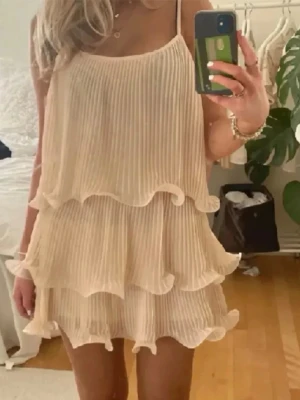 Klänning  - Storlek m från H&M! Beige/aprikos