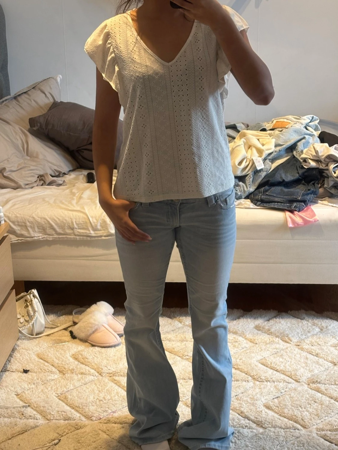 Vit topp med spetsdetaljer från Encuentro