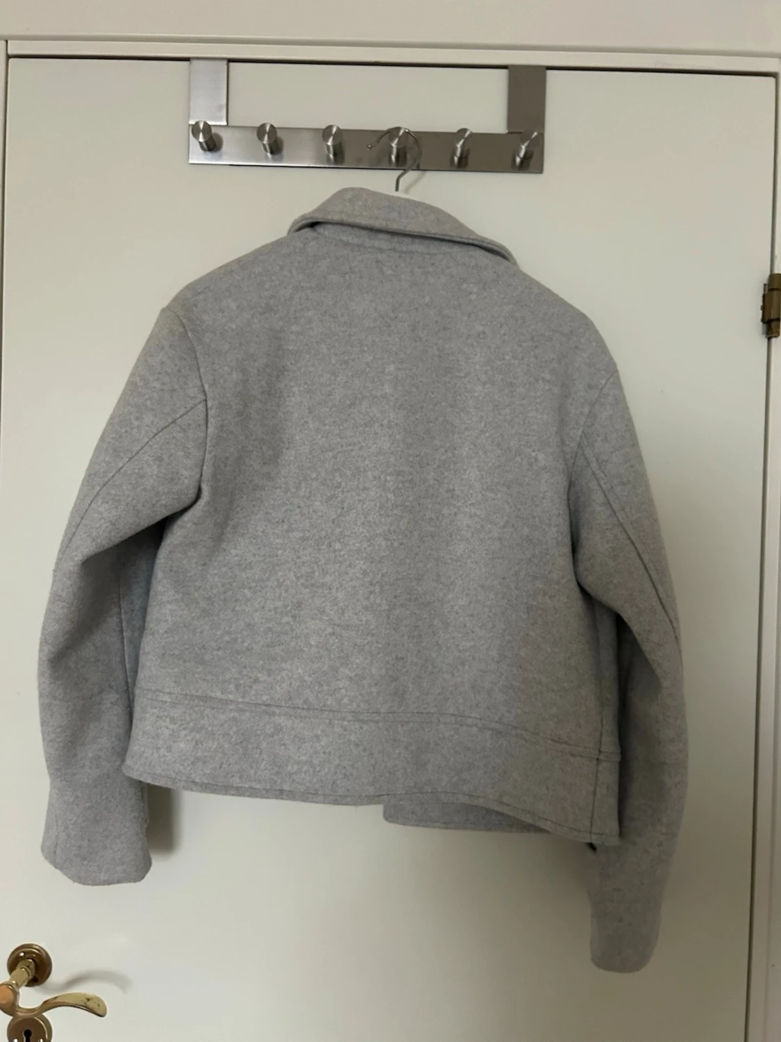 Ljusgrå jacka  - 1