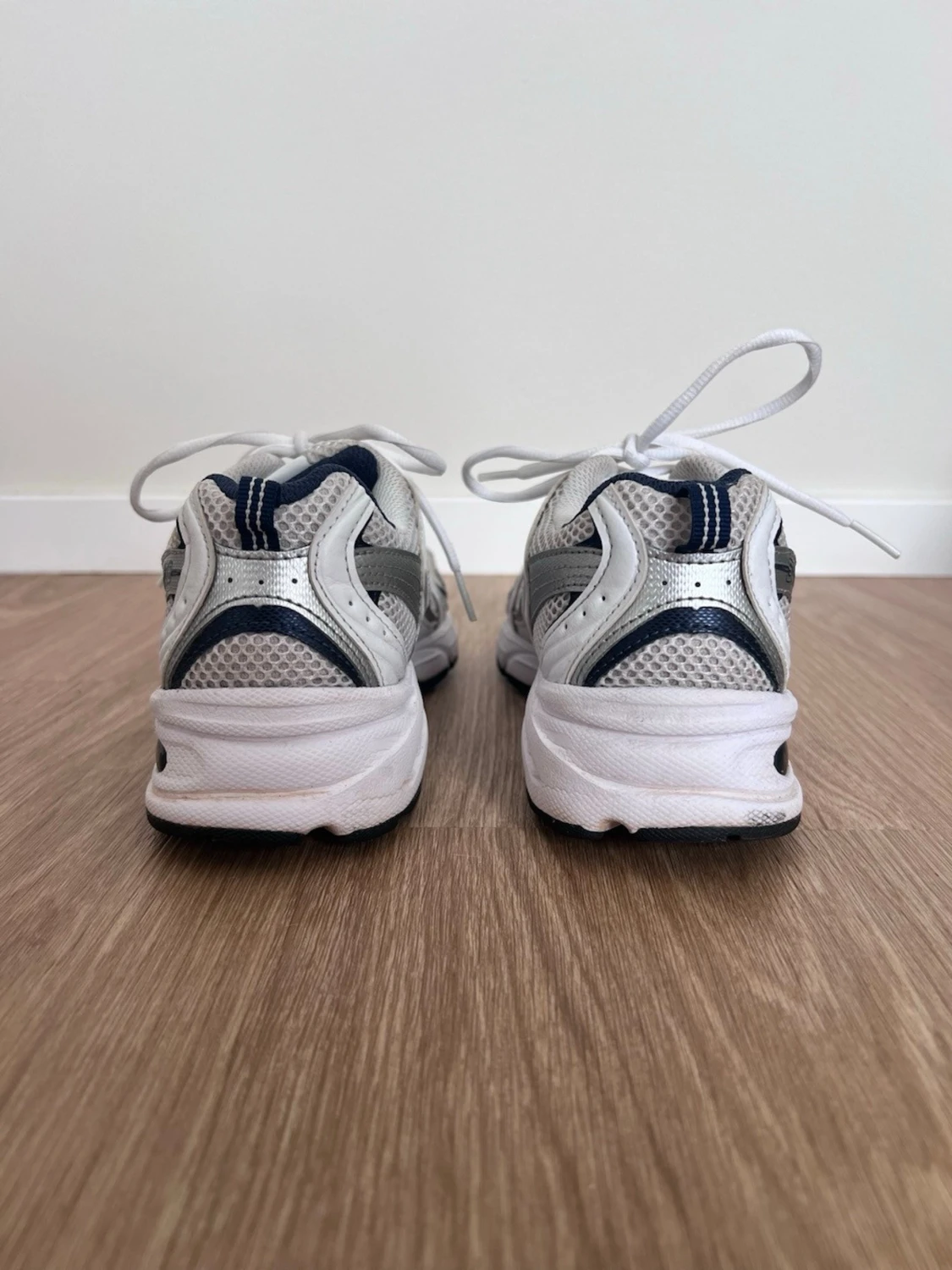 New Balance 530 y2k trendiga sneakers vit/marinblå – 39,5 - 5