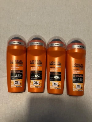 L'Oréal Men Expert Thermic Resist - Fyra orange roll-on deodoranter från L'Oréal Men Expert Thermic Resist. Varje flaska är XL size med 100 ml och har XXL-kula för enkel applicering. Ger värmeskydd upp till 45°C och har en fräsch, maskulin doft. Perfekt för dig som vill hålla dig fräsch hela dagen.