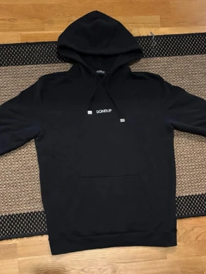 Dondup hoodie - Säljer nu min dondup hoodie!! Storlek L! Hoodien är i använt men väldigt bra skick! Pris 699kr men kan förhandlas vid en snabb och bra affär🤗