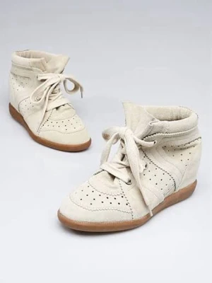 Isabell Marant Bobby skor byte till gråa - Snygga krämvita Isabell Marant skor i storlek 37 som jag vill byta mot ett par gråa🩷