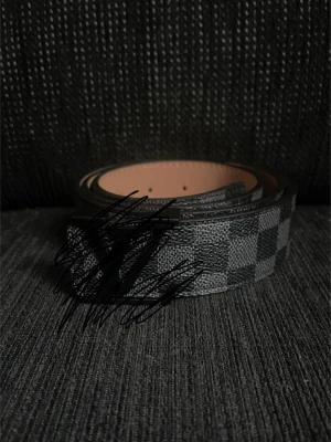 L--v bälte - Svarr rutigt l--v bälte