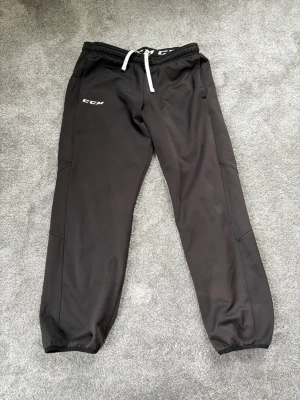 CCM Byxor - De eftertraktade CCM byxorna i storlek L