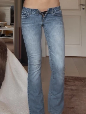 Lågmidjade 2000s tal jeans - Bootcut lågmidjade jeans från 2000 talet❤️ för små för mig både i längd och midja tyvärr 🥹 fråga för mått! Så snygga och inga defekter!🥰🥰