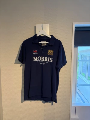Morris Pike - Tjena!  Säljer denna stilrena piké från Morris. Storlek XL och i fint skick! Priset är ej hugget i sten så hör av dig vid minsta fundering:)