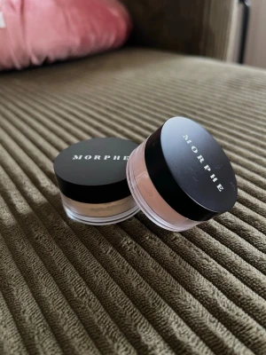 Morphe Mini Bake & Set duo - Två små burkar Morphe Mini Bake & Set Setting Powder i färgerna translucent och brightening pink. Köpt på kicks men endast testad 