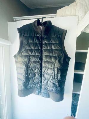 ralph lauren vest - Ralph lauren vest som inte används längre. Nypris 3000kr vill få såld på den så kom med prisförslag 