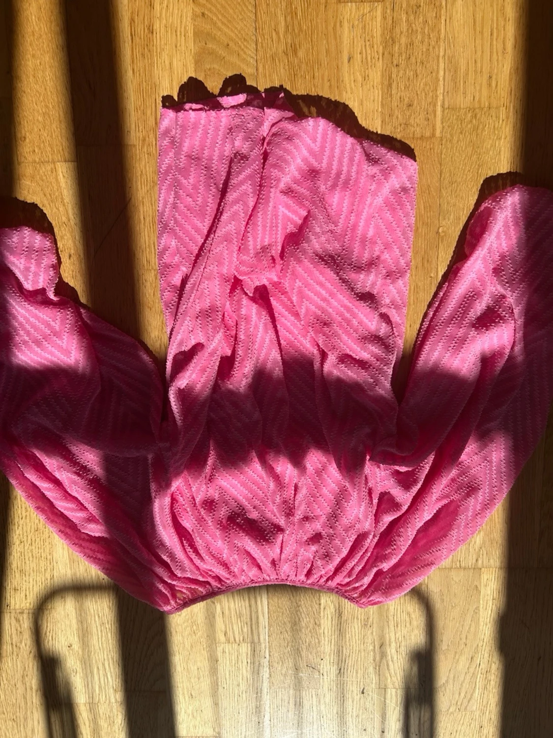 Rosa transparent blus med mönster - 1