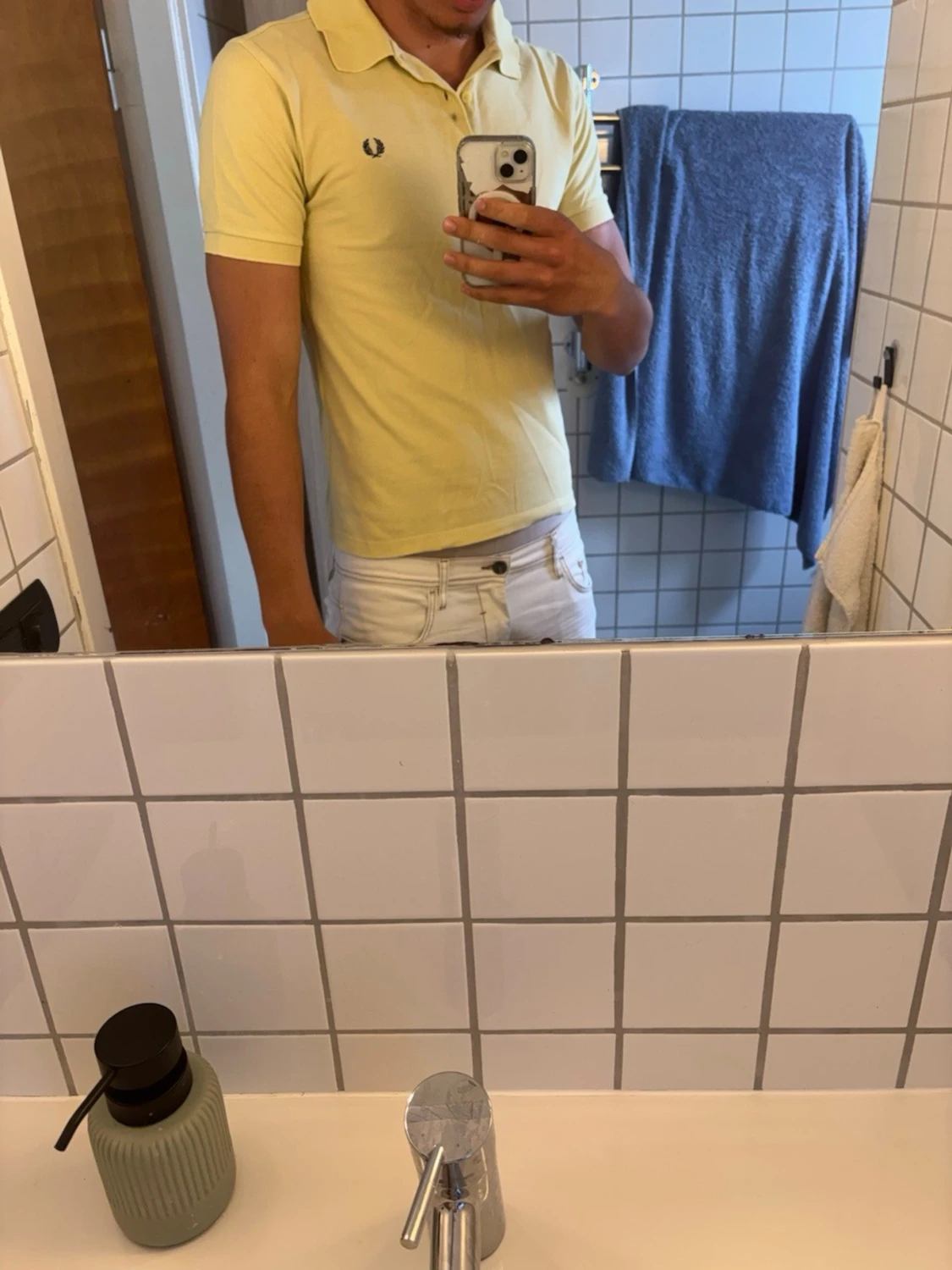 Gul pikétröja från Fred Perry