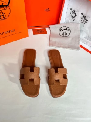 HERRMESSANDALER  - .