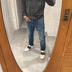 Replay jeans  - Ett par snygga byxor från Replay i storlek W31 L30 i modellen Anbbas 
