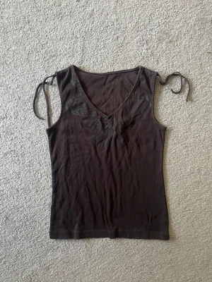 Vintage topp - Bra skick! Finns inga lappar så vet ej storlek men passar s