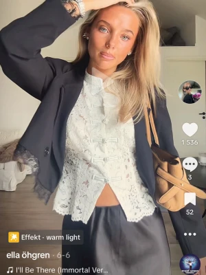 Topp - Superfin topp jag säljer så jag råka beställa 2 st. Ligger kvar i original förpackning, se sista bild.