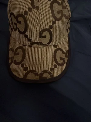 Beige keps med GG-mönster - Ny fin beige keps med GG-mönster