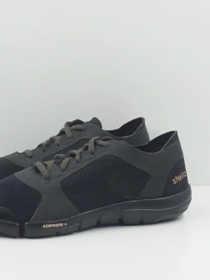 Adidas Stella McCartney Black (W) - EU 36 2/3 - Gott skick - Ingen Låda. Kommer vara med på Sneakershyllan Live 2 Juli.