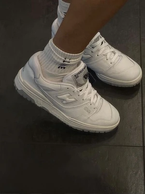 New balence 550 dam sneakers  - Fina new balence sneakers för dam som tyvärr inte har kommit till använding, dem är helt nya 🤍 nypris 1659