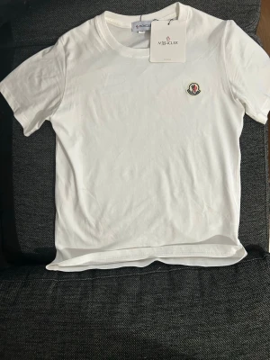 T shirt - T shirt passar i xs/s bra helt ny använd en gång kommmer även med påsen 
