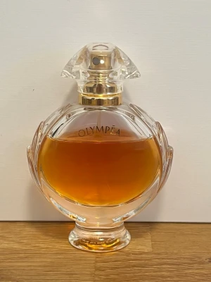 Paco Rabanne Olympea parfym - Olympea EdP. Ca 45 av 50 ml kvar. Kartong eller kvitto finns tyvärr ej. 