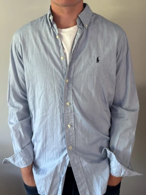 Ralph Lauren Skjorta - - Condition: 8/10 - Color: Blue - Size: L