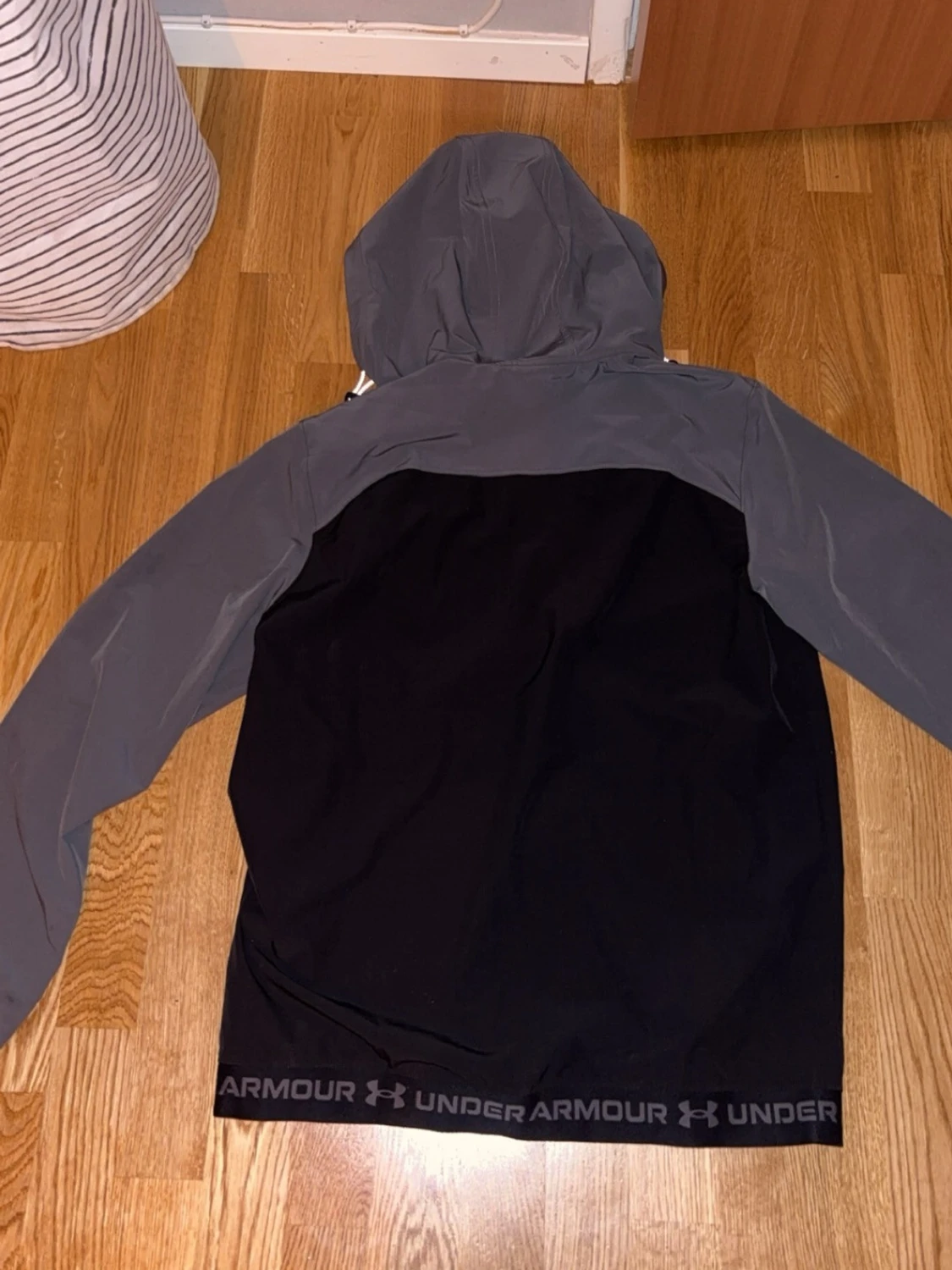Under armour windbreaker  - 2