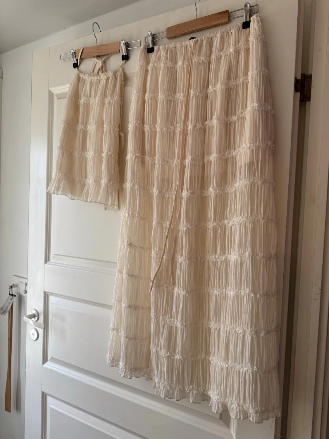 Beige plisserat set med kjol och topp S - 1