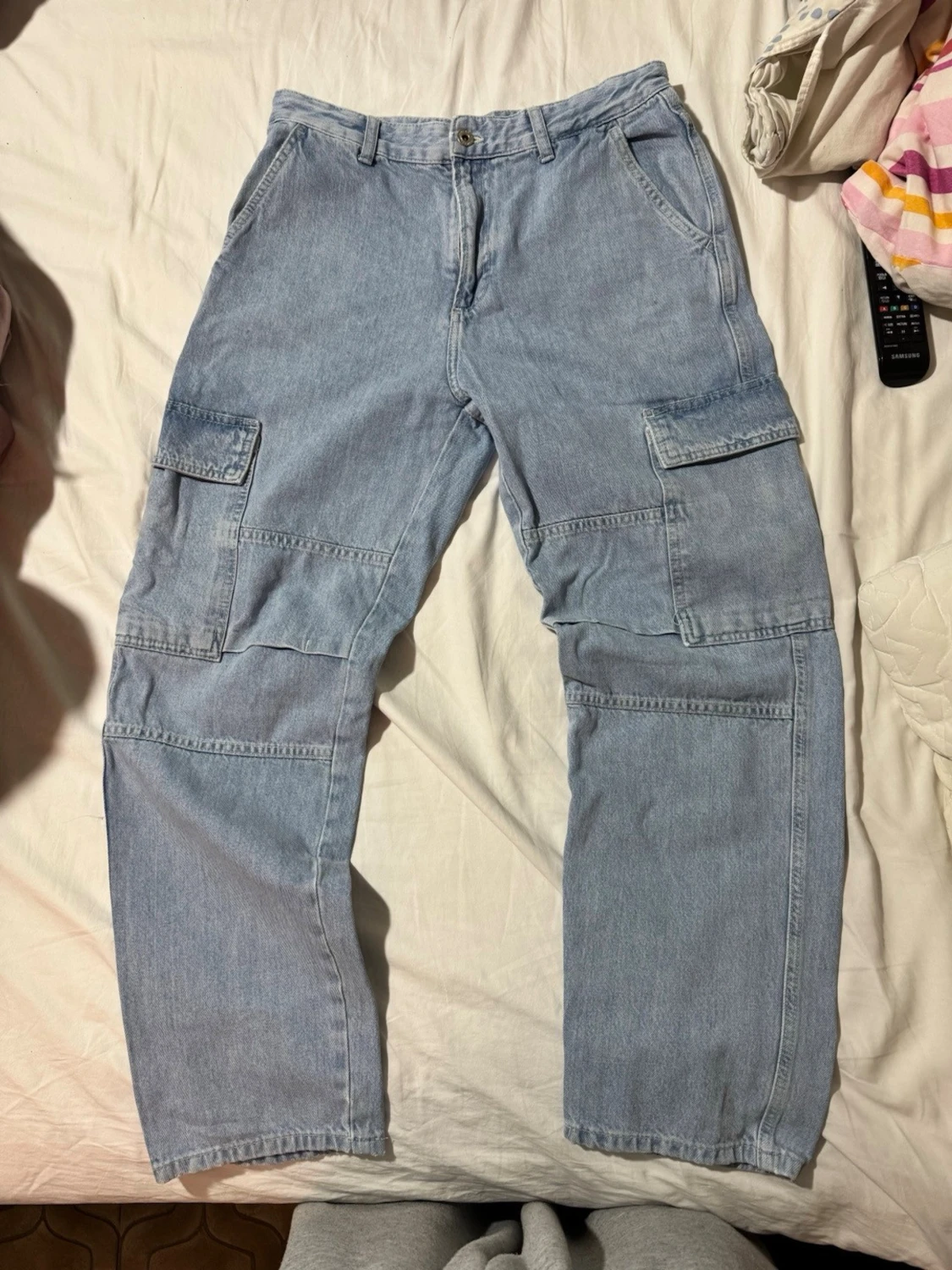 Ljusblå cargobyxor i denim