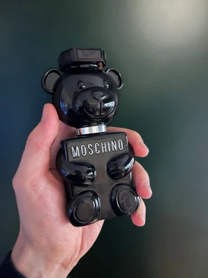 Paketpris: Moschino & Spicebomb - Viktor&Rolf, Spicebomb Night Vision EDP: 45/50ml  Moschino, Toy Boy: 48/50ml