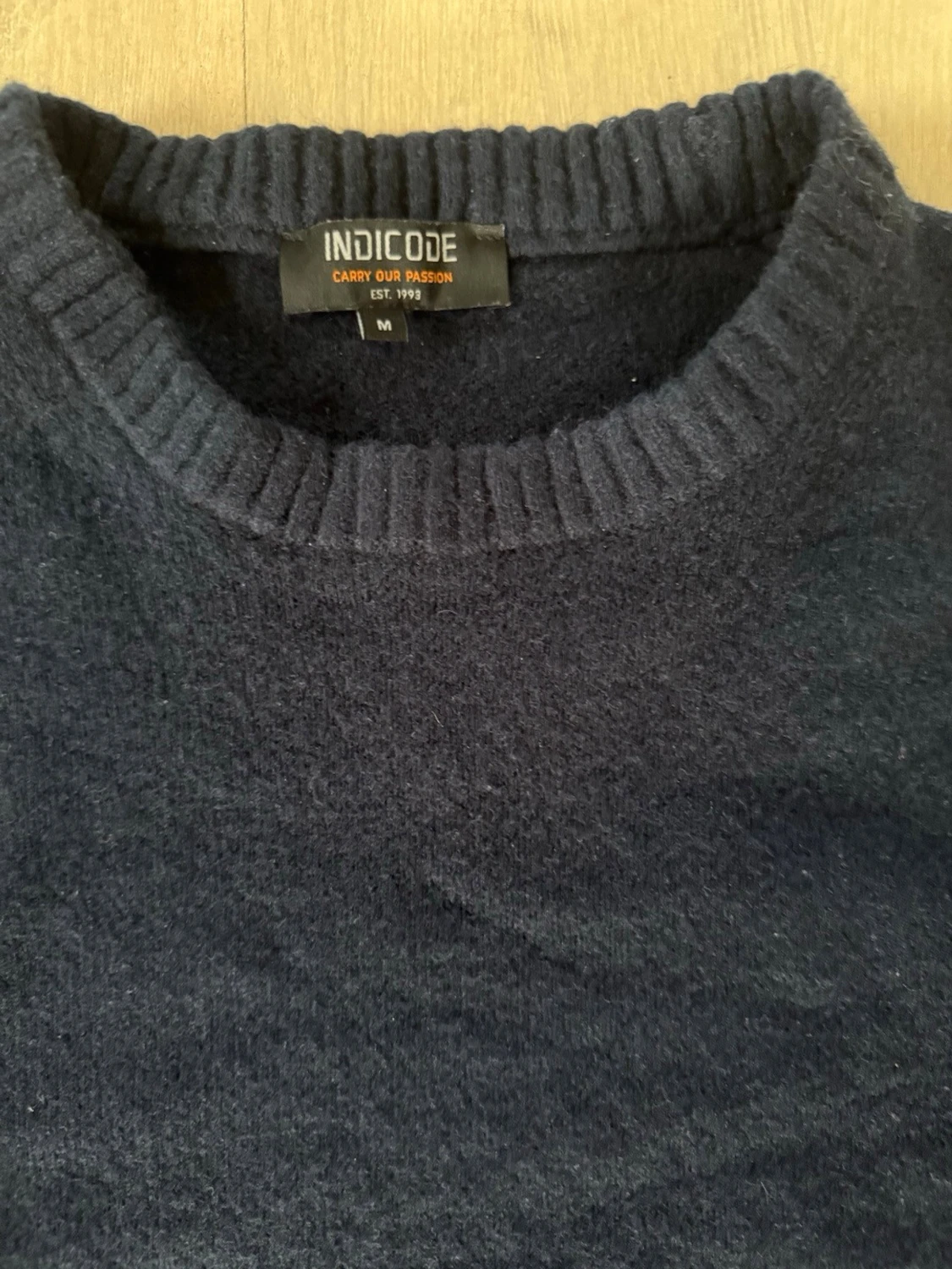 Mörkblå stickad tröja från Indicode - 1
