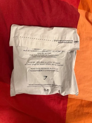 Gymshark Onyx 5.0 Hoodie Medium -Athletic Purple Oöppnad - Plagget kommer bli oerhört sällsynt iom den kommer aldrig släppas igen. Perfekt för dig som vill ha ett skönt plagg och starkare motivation inom träning.