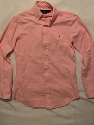 Rosa skjorta från Ralph Lauren - Snygg rosa skjorta från Ralph Lauren i modellen Slim Fit Stretch Oxford. 