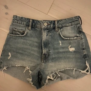 Zara jeans short - Zara shorts användts några gånger och är i storlek S/36