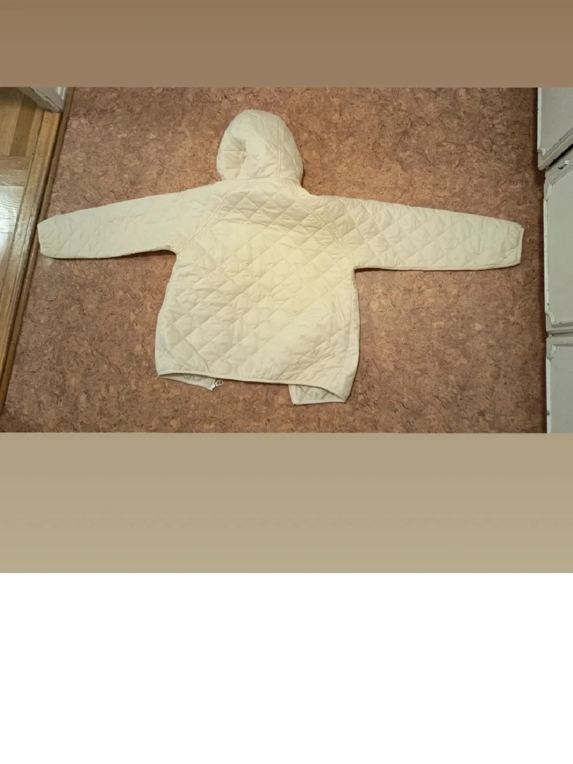 Beige quiltad pufferjacka med huva - 1