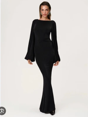 Adoore klänning - Rennes maxi dress från Adoore, helt oanvänd med lappen kvar 🤍 nypris 1695 men säljs inte längre 