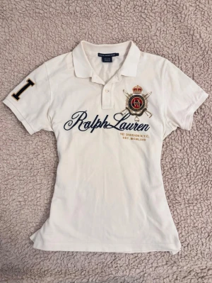 ralph lauren tröja  - mått finns på sista bilderna 💌skickar inte med bring för närvarande 