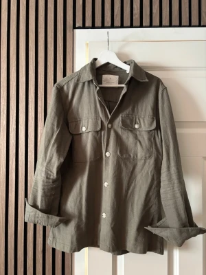 Overshirt Jack & Jones - Overshirt från Jack & Jones i fint skick, storlek S