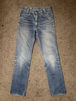 Levis 501 - Tja säljer nu ett par riktigt snygga Levis 501 i storlek W28 för endast 449! Pris är ej hugget i sten, hör av er i dm vid funderingar 🙌