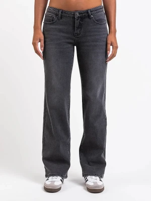 Madlady svarta raka jeans med låg midja - Snygga svarta jeans med raka ben och låg midja från Madlady. Jeansen har klassisk femficksdesign och stängs med knapp och dragkedja. Tillverkade i denim med en lätt tvättad look som ger en cool vibe. Stl 38 i midja och tall i längd (passar de dom är ca 172-176