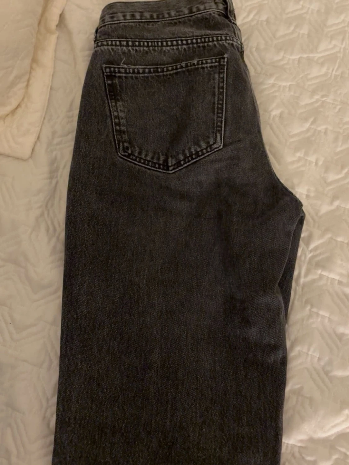 Svarta raka jeans med vintagekänsla - 1