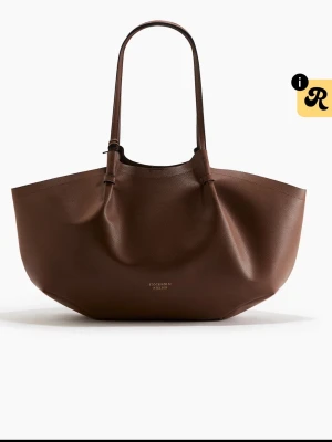 SNYGG VÄSKA - Köp denna snygga trendiga väska från HM!! Pris kan diskuteras, använd 2 gånger ❤️‍🔥❤️‍🔥Nypris 350kr och den är fortfarande som ny