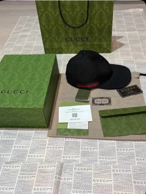 Svart keps från Gucci med GG-mönster - Säljer denna äkta Gucci keps. 